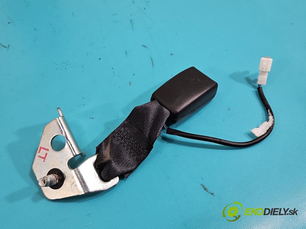 Nissan Qashqai II J11 2013-2021 1.2 T 116 HP manual 85 kW 1197 cm3 5- Pohovka: zadné  (Sedadlo)