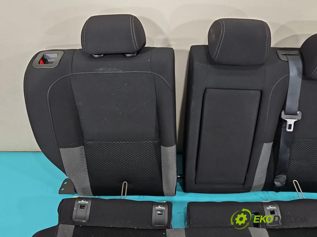 Nissan Qashqai II J11 2013-2021 1.2 T 116 HP manual 85 kW 1197 cm3 5- Pohovka: zadné  (Sedadlo)