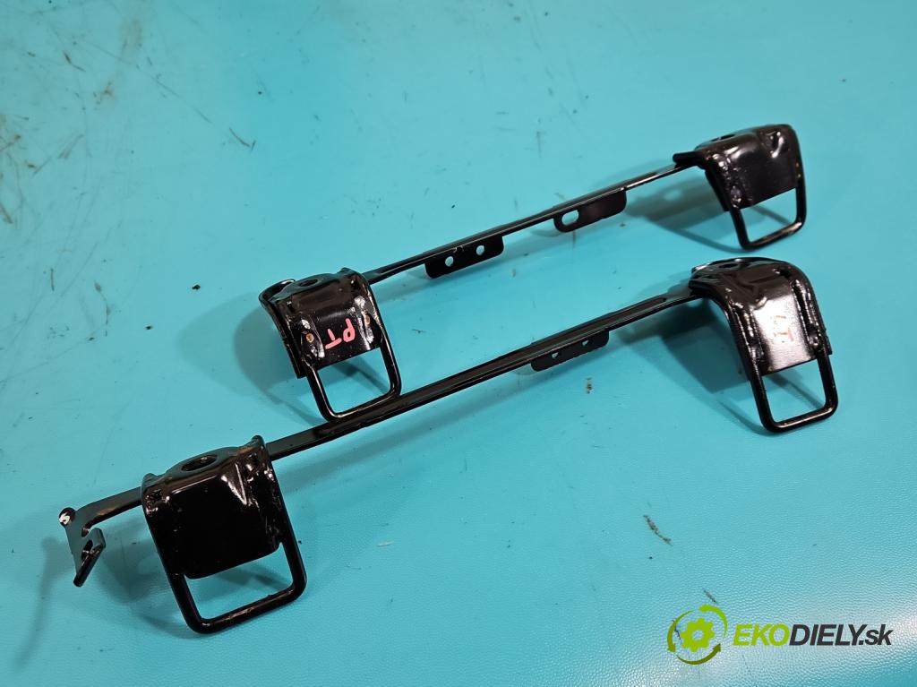 Nissan Qashqai II J11 2013-2021 1.2 T 116 HP manual 85 kW 1197 cm3 5- Pohovka: zadné  (Sedadlo)