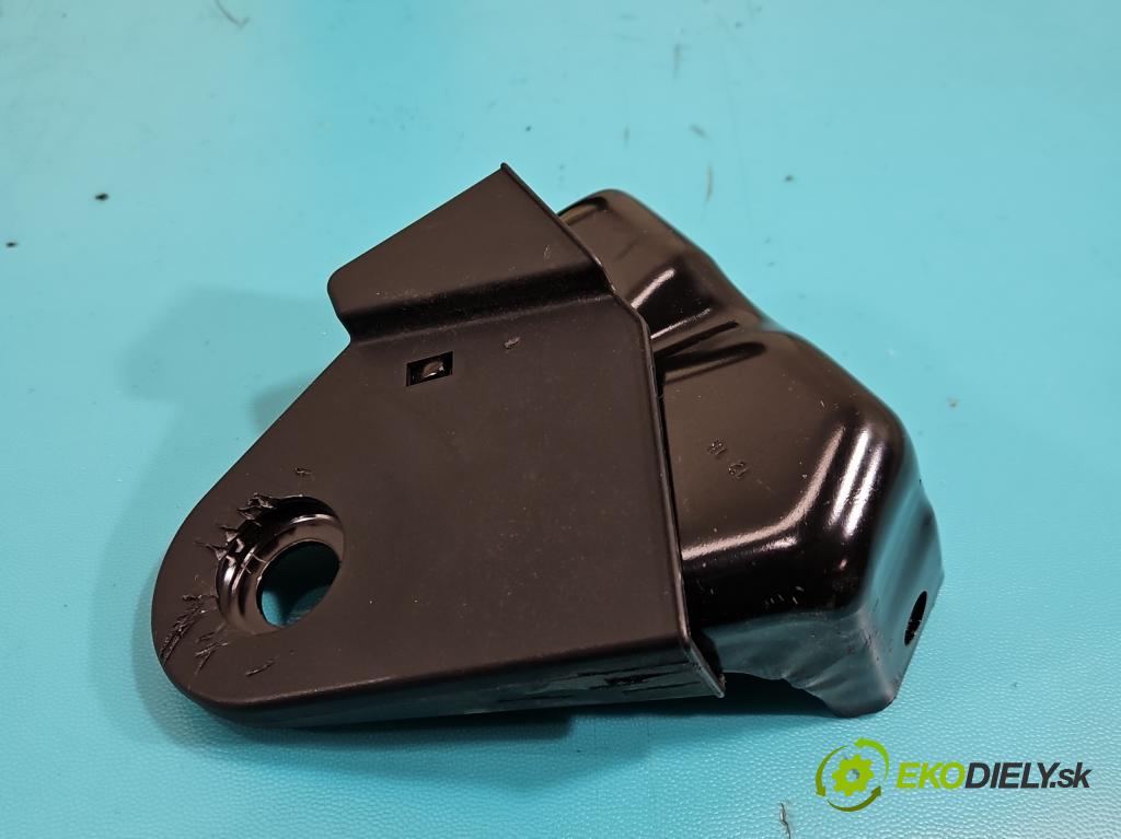 Nissan Qashqai II J11 2013-2021 1.2 T 116 HP manual 85 kW 1197 cm3 5- Pohovka: zadné  (Sedadlo)