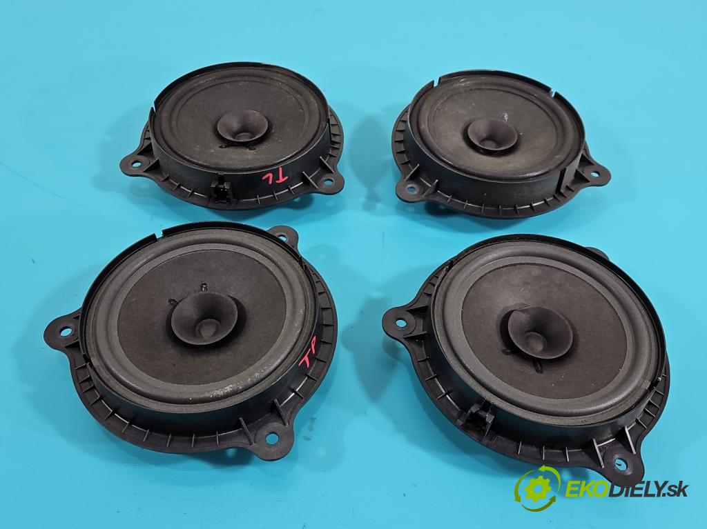 Nissan Juke I 2010-2019 1.6 16V 117 hp manual 86 kW 1598 cm3 5- reproduktory komplet 