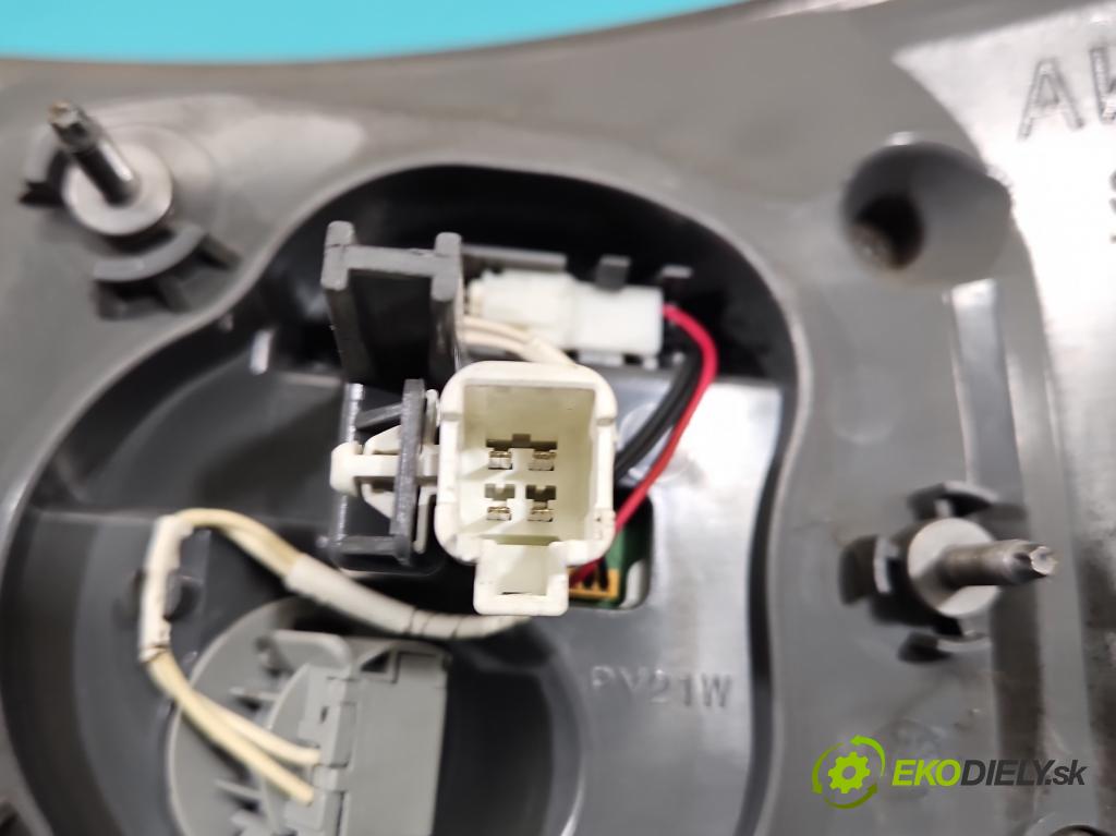 Toyota Avensis III T27 2009-2018 1.8 vvti 147 HP manual 108 kW 1798 cm3 5- svetlo / reflektor zadné ľavé  (Kľučka dverí ostatné)