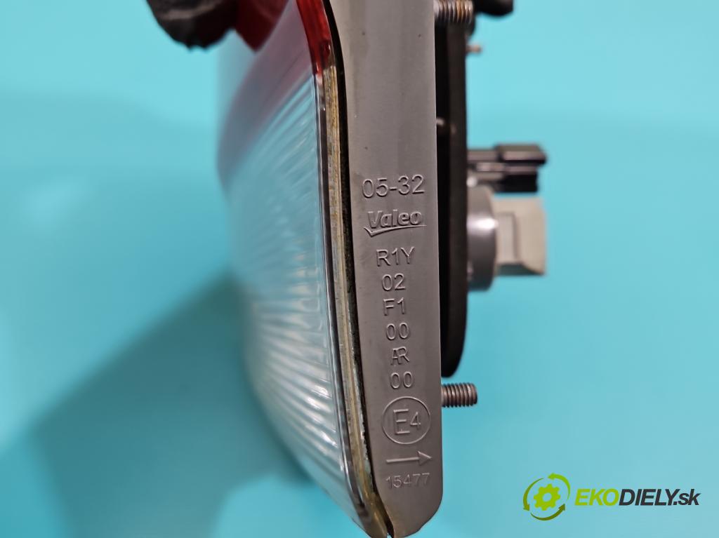 Toyota Avensis III T27 2009-2018 1.8 vvti 147 HP manual 108 kW 1798 cm3 5- svetlo / reflektor zadné pravé  (Kľučka dverí ostatné)