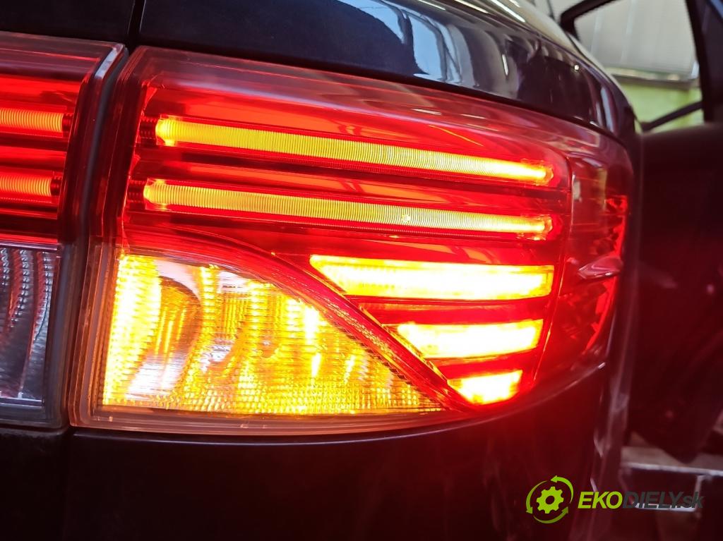 Toyota Avensis III T27 2009-2018 1.8 vvti 147 HP manual 108 kW 1798 cm3 5- svetlo / reflektor zadné pravé  (Kľučka dverí ostatné)