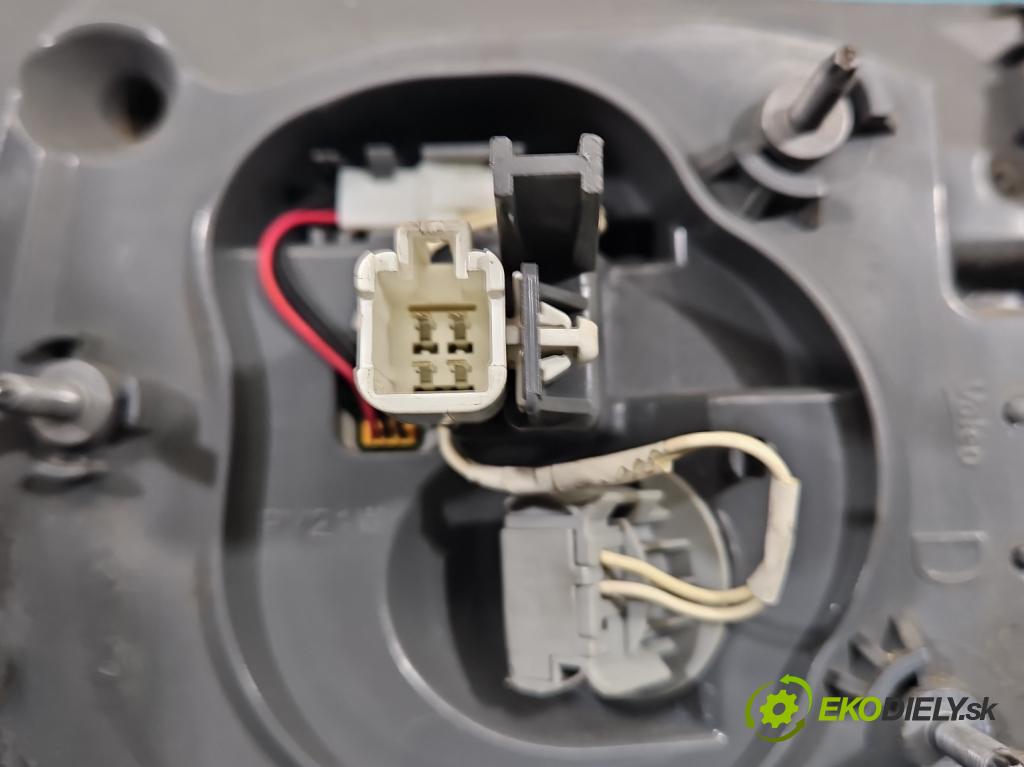 Toyota Avensis III T27 2009-2018 1.8 vvti 147 HP manual 108 kW 1798 cm3 5- svetlo / reflektor zadné pravé  (Kľučka dverí ostatné)