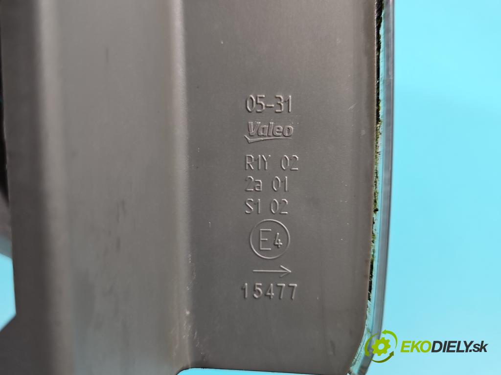 Toyota Avensis III T27 2009-2018 1.8 vvti 147 HP manual 108 kW 1798 cm3 5- svetlo / reflektor zadné pravé  (Kľučka dverí ostatné)