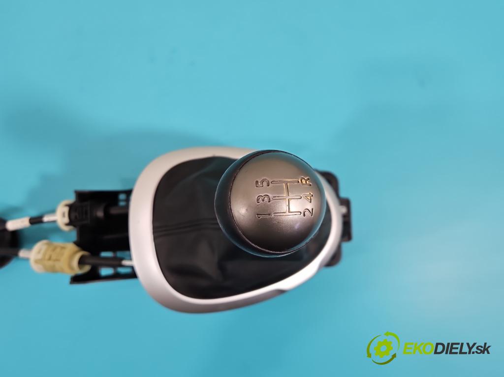 Nissan Juke I 2010-2019 1.6 16V 117 HP manual 86 kW 1598 cm3 5- Páka: Změny: stupeň,rýchlosť  (Rýchlostná páka (kulisa))