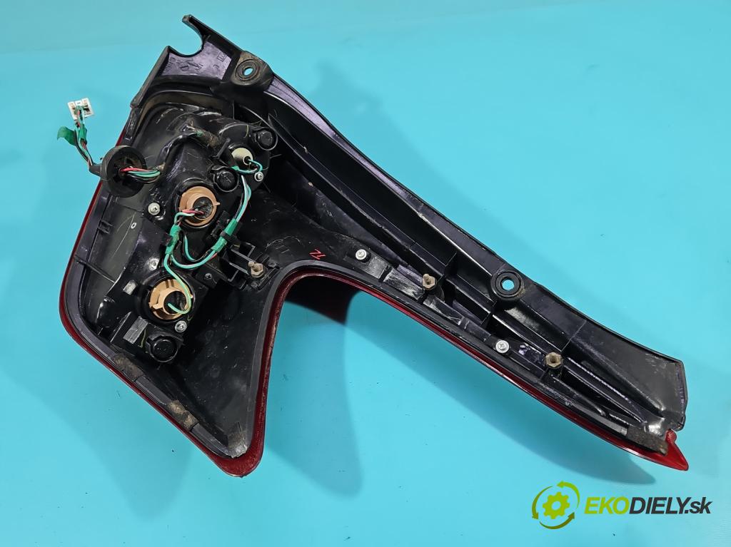 Nissan Juke I 2010-2019 1.6 16V 117 hp manual 86 kW 1598 cm3 5- světlo zadní levé  (Klika dveří ostatní)