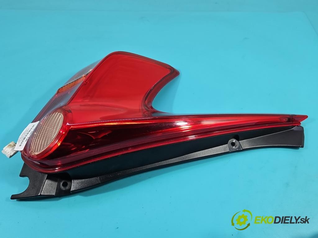 Nissan Juke I 2010-2019 1.6 16V 117 hp manual 86 kW 1598 cm3 5- světlo zadní levé  (Klika dveří ostatní)