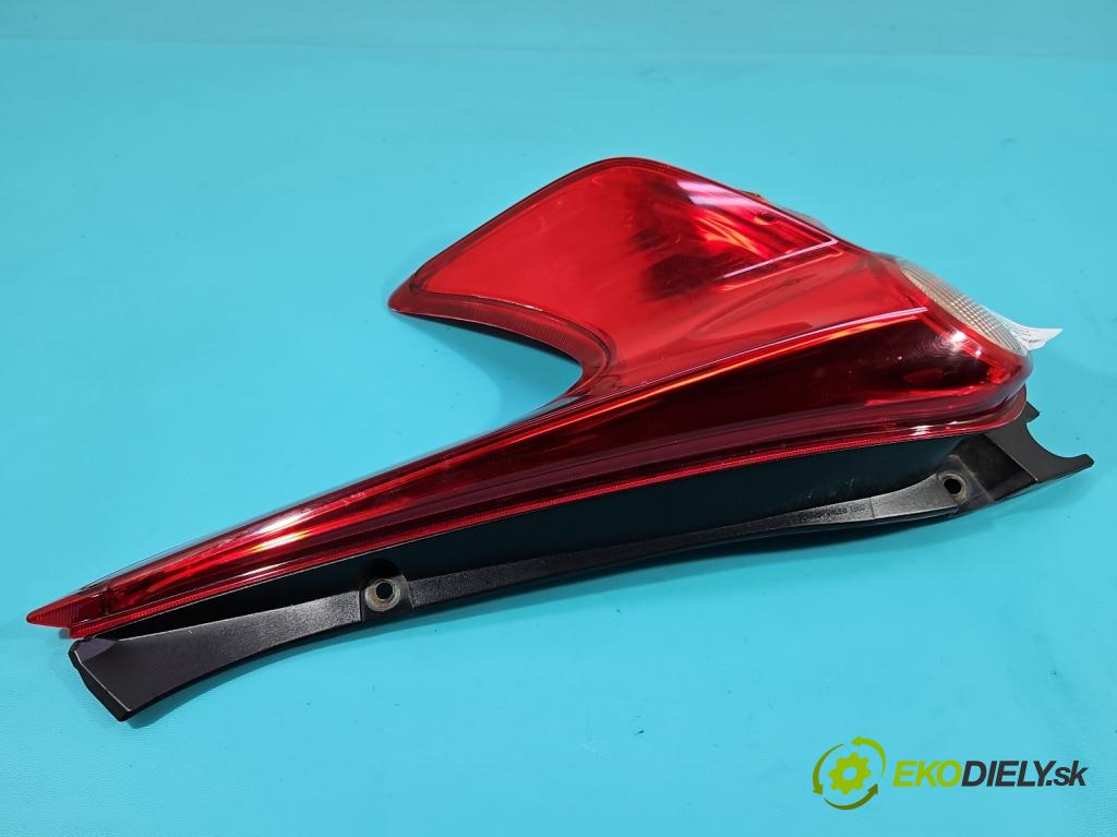 Nissan Juke I 2010-2019 1.6 16V 117 HP manual 86 kW 1598 cm3 5- svetlo / reflektor zadné pravé  (Kľučka dverí ostatné)