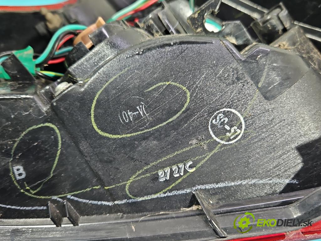 Nissan Juke I 2010-2019 1.6 16V 117 HP manual 86 kW 1598 cm3 5- svetlo / reflektor zadné pravé  (Kľučka dverí ostatné)