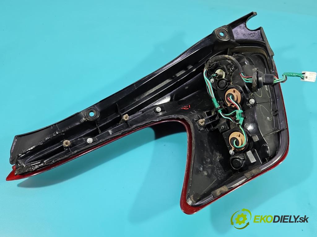 Nissan Juke I 2010-2019 1.6 16V 117 HP manual 86 kW 1598 cm3 5- svetlo / reflektor zadné pravé  (Kľučka dverí ostatné)