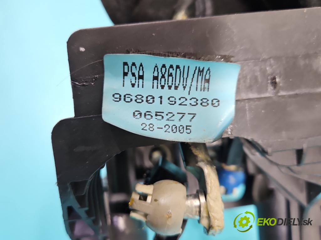 Citroen C3 I 2002-2009 1.4 hdi 68 HP manual 50 kW 1398 cm3 5- Páka: Změny: stupeň,rýchlosť 9680192380 (Rýchlostná páka (kulisa))