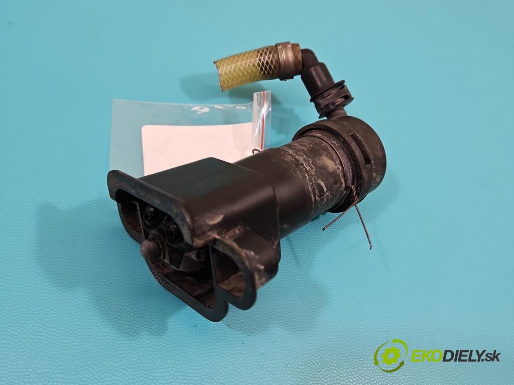 Audi A4 B6 2000-2004 1.9 tdi 131 HP manual 96 kW 1896 cm3 4- ostrekovač reflektor: ľavý 8E0955101 (Motorček ostrekovačov)