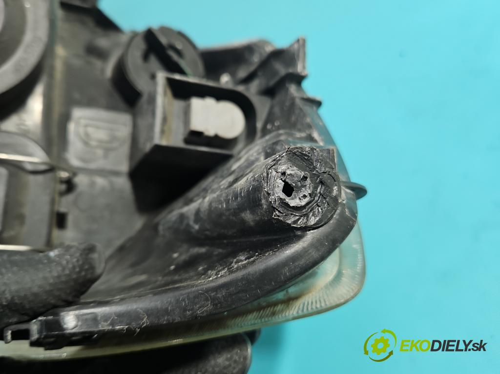 Renault Clio III 2005-2012 1.2 16V 75 HP manual 55 kW 1149 cm3 5- Reflektor: pravý  (Svetlo predné pravé)