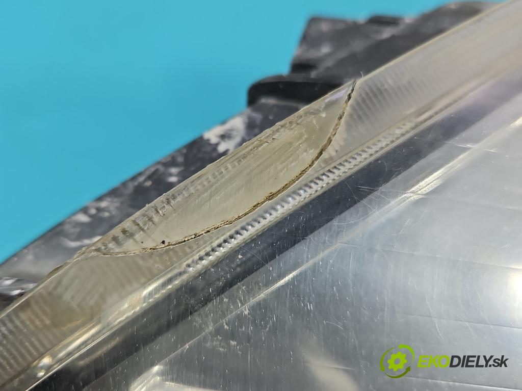 Renault Clio III 2005-2012 1.2 16V 75 HP manual 55 kW 1149 cm3 5- Reflektor: pravý  (Svetlo predné pravé)