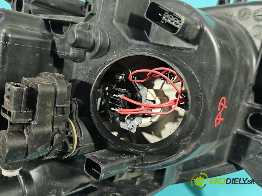 Renault Clio III 2005-2012 1.2 16V 75 HP manual 55 kW 1149 cm3 5- Reflektor: pravý  (Svetlo predné pravé)