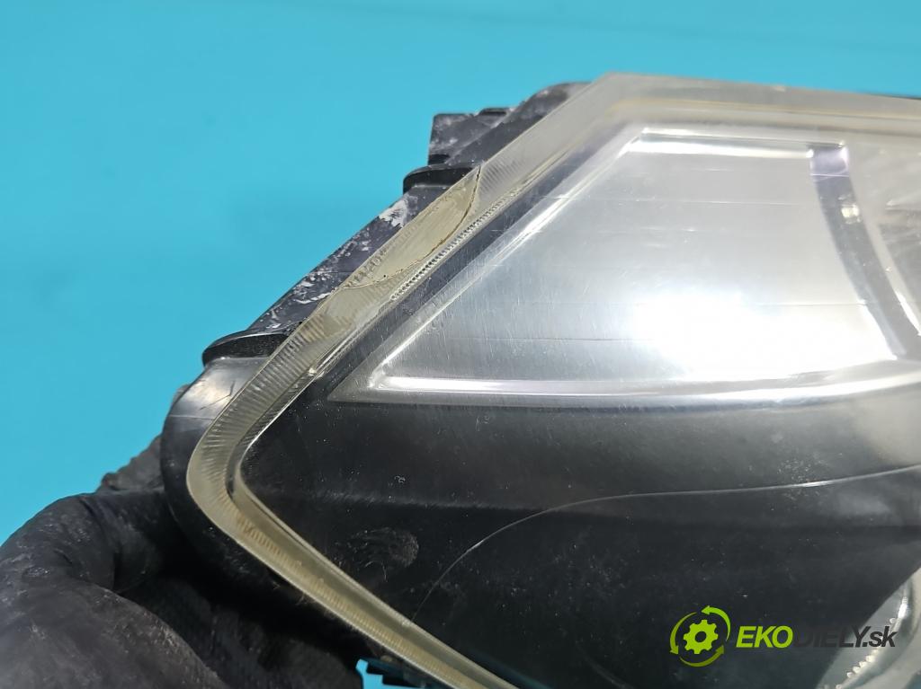 Renault Clio III 2005-2012 1.2 16V 75 HP manual 55 kW 1149 cm3 5- Reflektor: pravý  (Svetlo predné pravé)