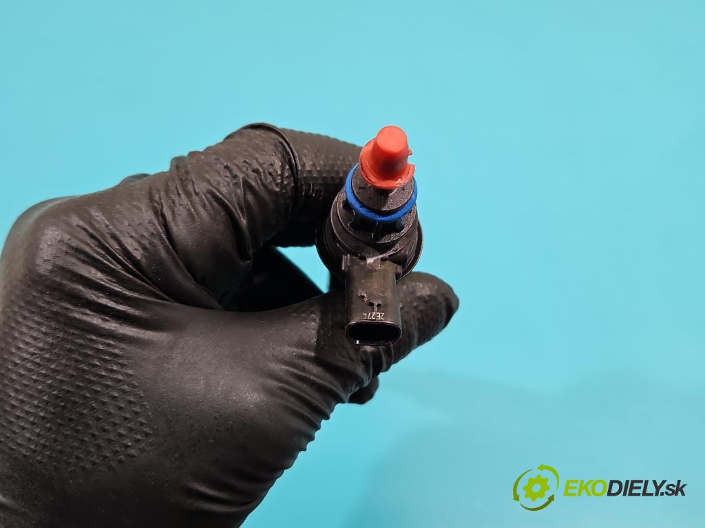 Mercedes C W205 2014–2021 2.0 16V 184hp automatic 135 kW 1991 cm3 4- vstrek 0261500065 (Vstrekovač paliva)