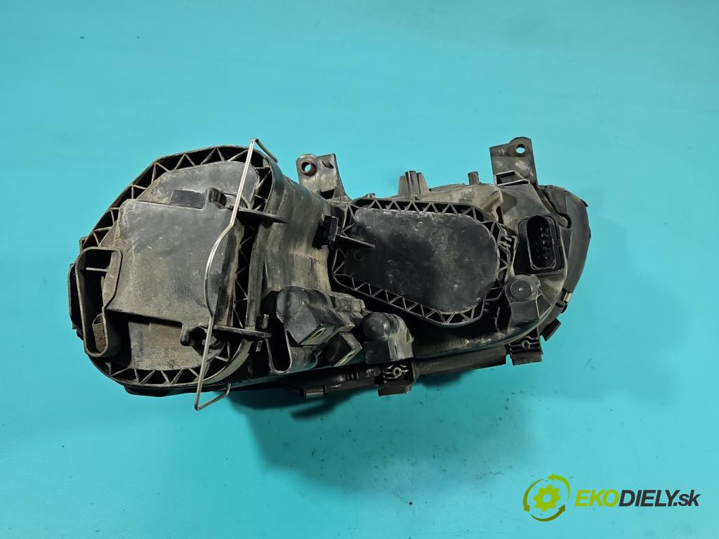 Vw Caddy III 2K 2003-2020 2.0 SDI 69KM manual 51 kW 1968 cm3 4- Reflektor: pravý  (Svetlo predné pravé)