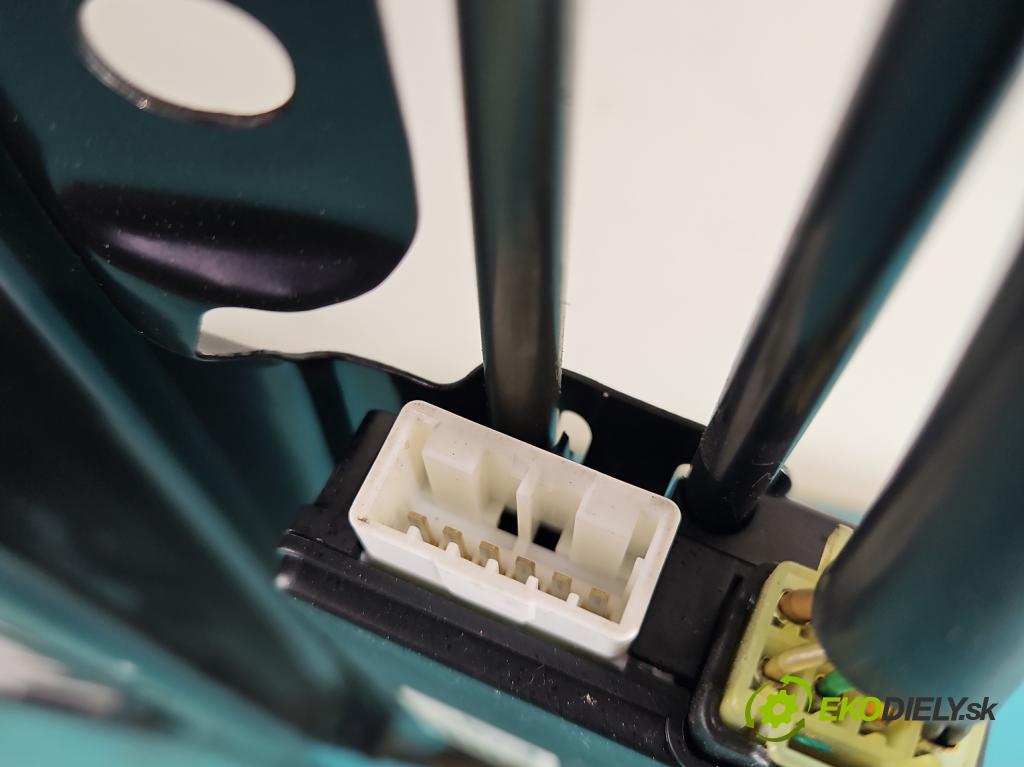 Ssangyong Rexton I 2001-2017 2.0 (671960) 155 HP automatic 114 kW 1998 cm3 5- Střešní okno:  (Sklo karosérie)