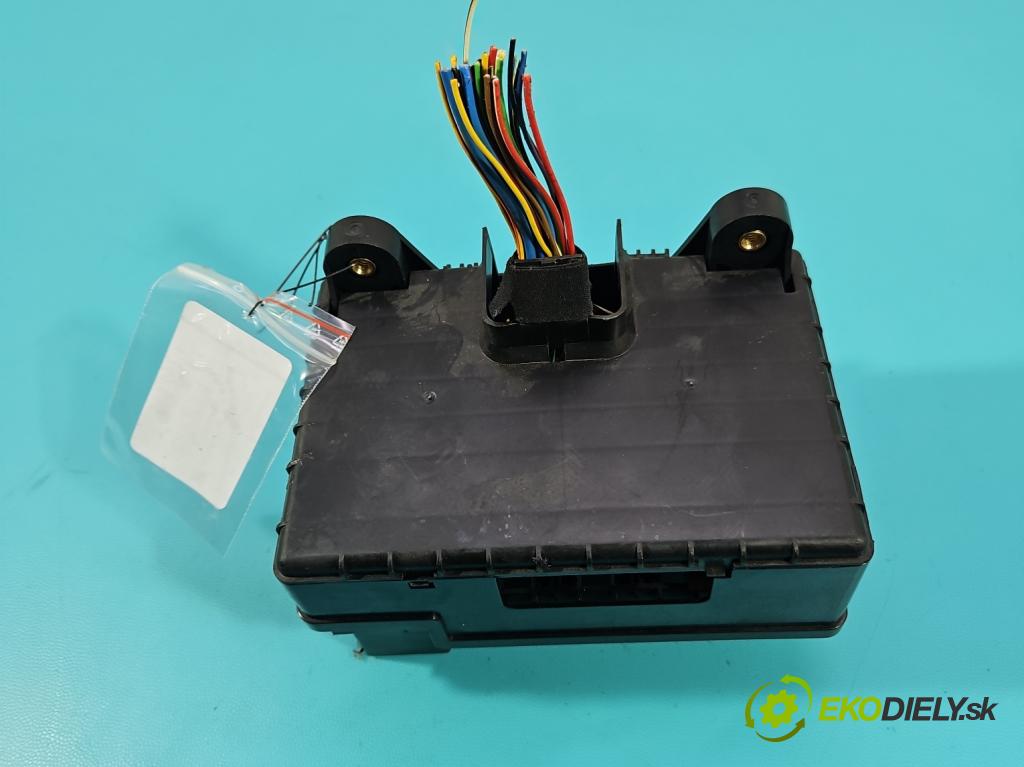 Ssangyong Rexton I 2001-2017 2.0 (671960) 155 hp automatic 114 kW 1998 cm3 5- skříňka pojistková 821B0-08236 (Pojistková skříňka)