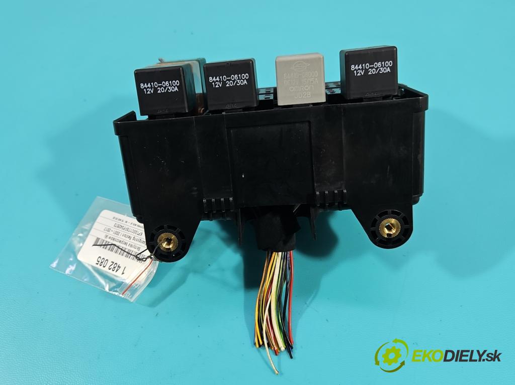 Ssangyong Rexton I 2001-2017 2.0 (671960) 155 hp automatic 114 kW 1998 cm3 5- skříňka pojistková 821B0-08236 (Pojistková skříňka)