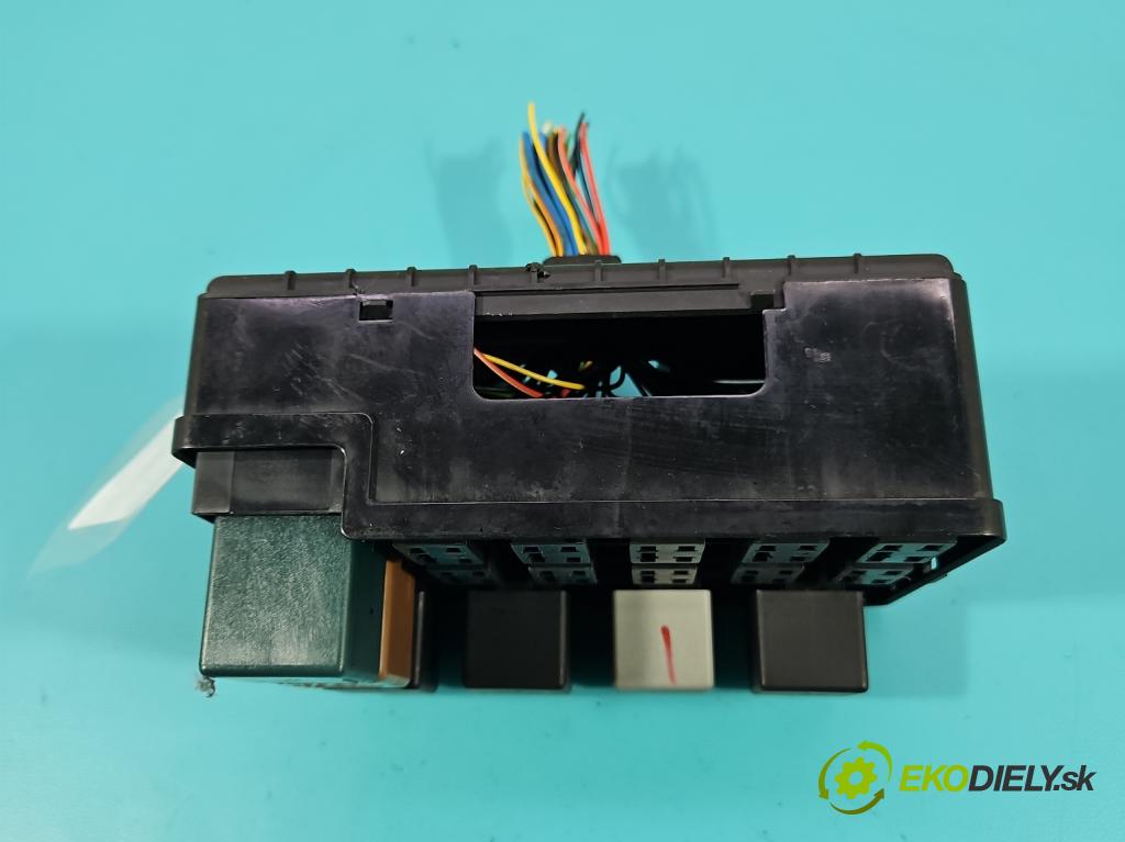 Ssangyong Rexton I 2001-2017 2.0 (671960) 155 hp automatic 114 kW 1998 cm3 5- skříňka pojistková 821B0-08236 (Pojistková skříňka)