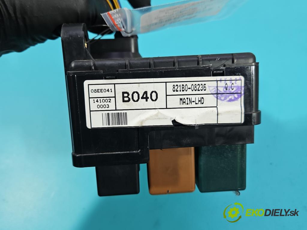 Ssangyong Rexton I 2001-2017 2.0 (671960) 155 hp automatic 114 kW 1998 cm3 5- skříňka pojistková 821B0-08236 (Pojistková skříňka)