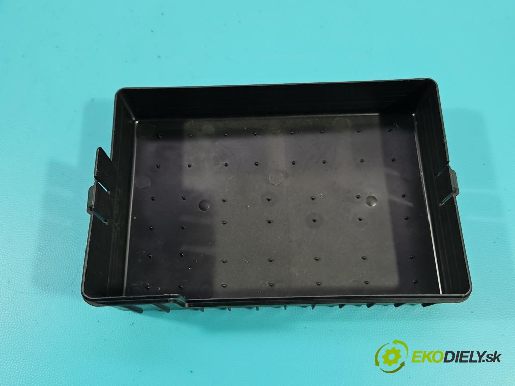 Ssangyong Rexton I 2001-2017 2.0 (671960) 155 hp automatic 114 kW 1998 cm3 5- skříňka pojistková 821B0-08236 (Pojistková skříňka)