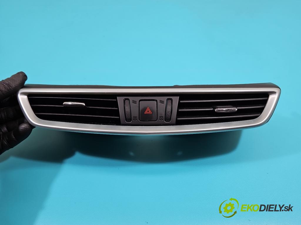 Nissan Qashqai II J11 2013-2021 1.2 T 116 HP manual 85 kW 1197 cm3 5- Mřížka: kúrenia stredová 68750HV50A (Mriežka kúrenia (fukár))