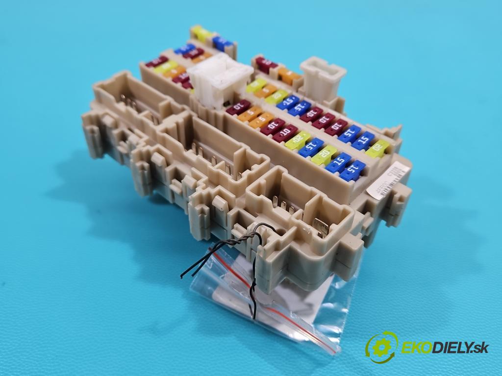 Nissan Qashqai II J11 2013-2021 1.2 T 116 hp manual 85 kW 1197 cm3 5- skříňka pojistková 4EB0C (Pojistková skříňka)