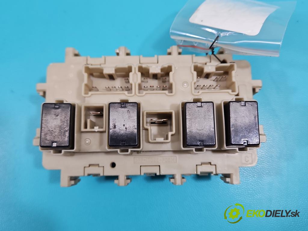 Nissan Qashqai II J11 2013-2021 1.2 T 116 hp manual 85 kW 1197 cm3 5- skříňka pojistková 4EB0C (Pojistková skříňka)