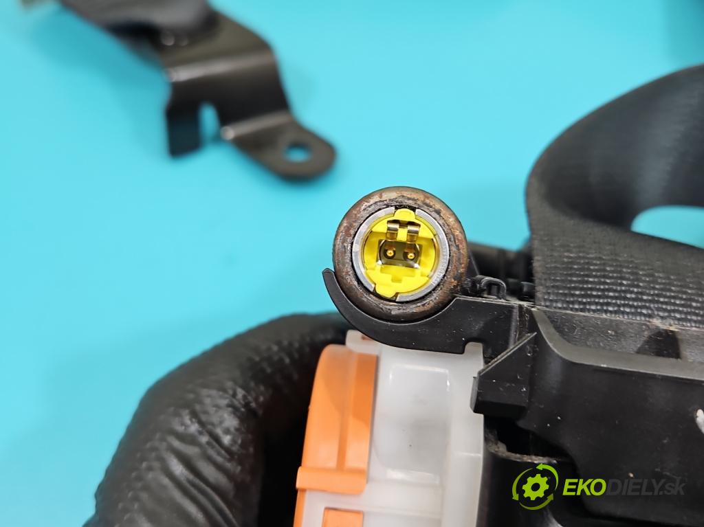 Nissan Qashqai II J11 2013-2021 1.2 T 116 HP manual 85 kW 1197 cm3 5- pas bezpečnosť: predné pravý