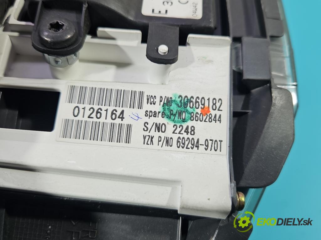 Volvo V50 2.4 140 HP automatic 103 kW 2435 cm3 5- prístrojovka/ budíky 30710071 (Prístrojová doska)