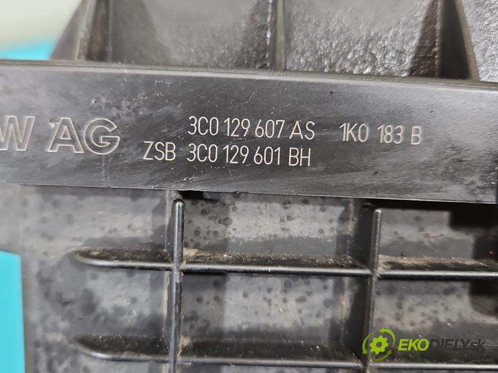 Vw Tiguan I 2007-2016 2.0 tdi 140 HP automatic 103 kW 1968 cm3 5- obal filtra vzduchu 3C0129607AS (Obal vzduchového filtra)