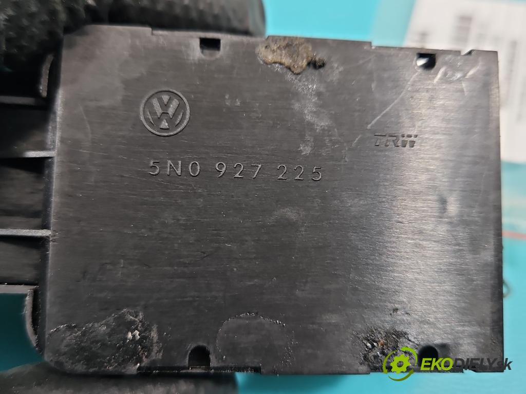 Vw Tiguan I 2007-2016 2.0 tdi 140 HP automatic 103 kW 1968 cm3 5- prepínač brzda: ručný 5N0927225 (Prepínacie páčky pod volantom)