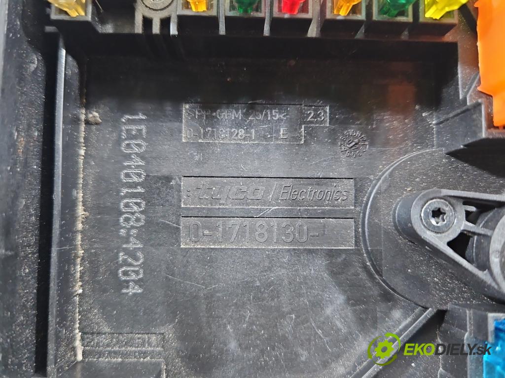 Vw Tiguan I 2007-2016 2.0 tdi 140 HP automatic 103 kW 1968 cm3 5- skrinka poistka 1K0937814F (Poistková skrinka)