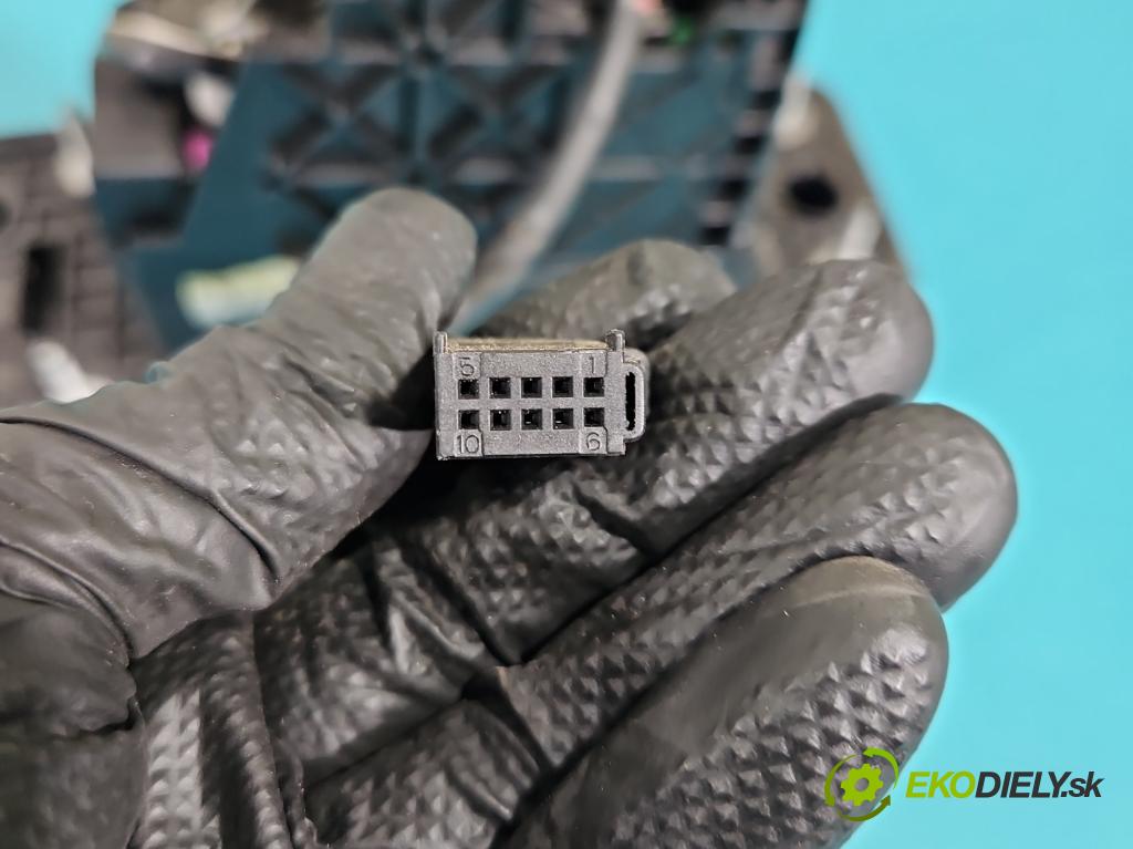 Vw Tiguan I 2007-2016 2.0 tdi 140 HP automatic 103 kW 1968 cm3 5- Páka: Změny: stupeň,rýchlosť 5N1713025 (Rýchlostná páka (kulisa))