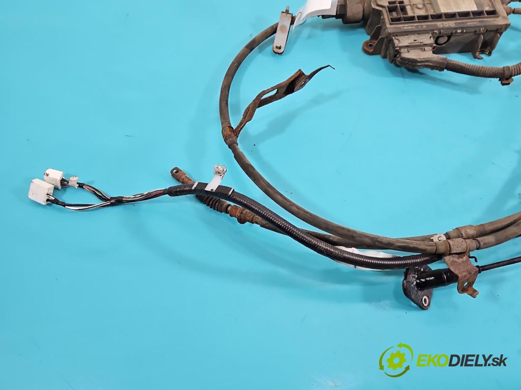 Toyota Avensis III T27 2009-2018 1.8 vvti 147 HP manual 108 kW 1798 cm3 5- Brzda manuál: elektrický:  (Ručná brzda)