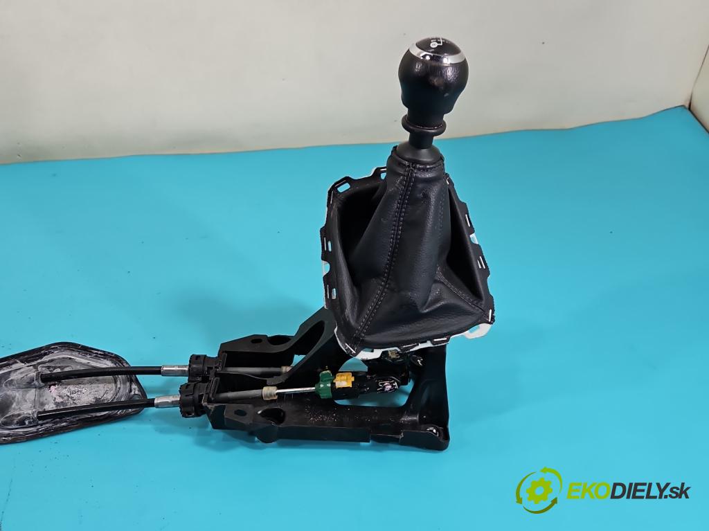 Toyota Avensis III T27 2009-2018 1.8 vvti 147 HP manual 108 kW 1798 cm3 5- Páka: Změny: stupeň,rýchlosť  (Rýchlostná páka (kulisa))