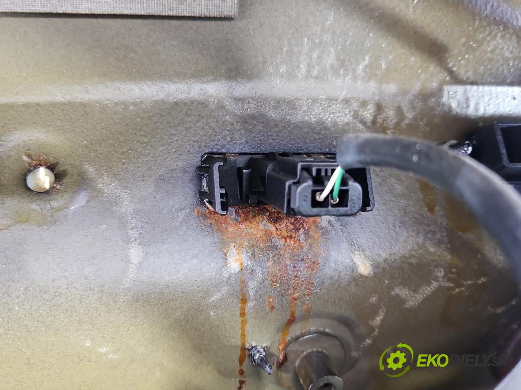 Toyota Avensis III T27 2009-2018 1.8 vvti 147 hp manual 108 kW 1798 cm3 5- zadní kufrové dveře  (Zadní kapota (kufr))