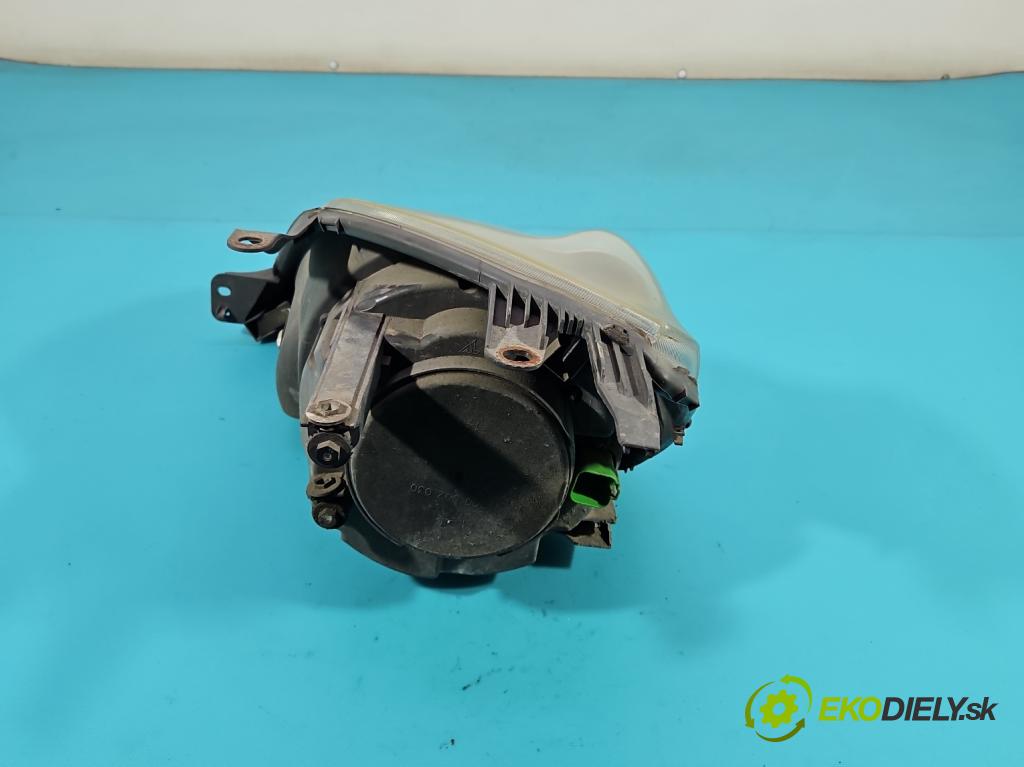 Ford Fiesta Mk6 2002-2008 1.3 60 HP manual 44 kW 1299 cm3 3- Reflektor: pravý 6S61-13W029-AE (Svetlo predné pravé)