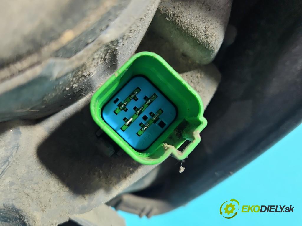 Ford Fiesta Mk6 2002-2008 1.3 60 HP manual 44 kW 1299 cm3 3- Reflektor: pravý 6S61-13W029-AE (Svetlo predné pravé)