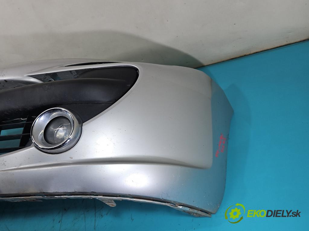 Peugeot 207 1.4 8V 73 hp manual 54 kW 1360 cm3 3- nárazník přední  (Klika dveří ostatní)