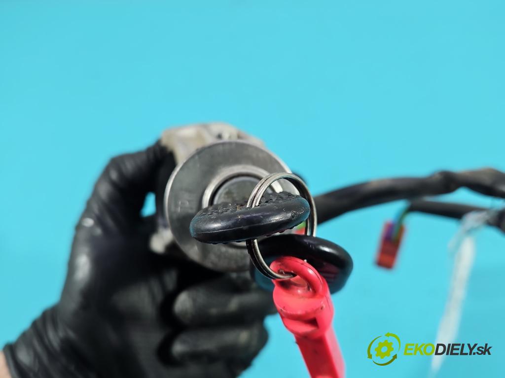 Fs lublin Lublin 3 2.4 TD 102 HP manual 75 kW 2417 cm3 5- Spínačka  (Spínacia skrinka)