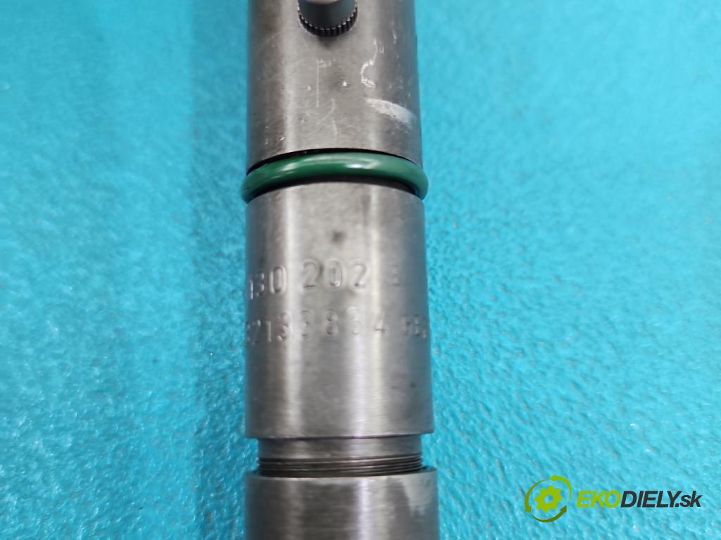 Audi A6 C5 1997-2004 2.5 tdi 150 HP manual 110 kW 2496 cm3 5- vstrek 059130202E (Vstrekovač paliva)