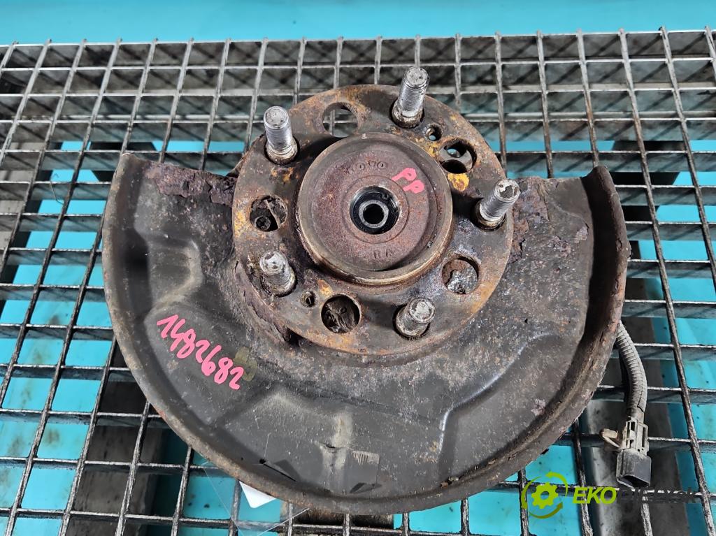 Ssangyong Rexton I 2001-2017 2.0 (671960) 155 hp automatic 114 kW 1998 cm3 5- náboj pravé  (Náboj kola)