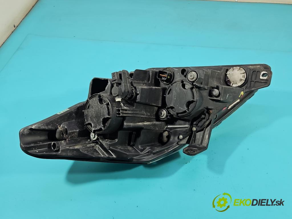 Ssangyong Rexton I 2001-2017 2.0 (671960) 155 HP automatic 114 kW 1998 cm3 5- Reflektor: pravý  (Svetlo predné pravé)