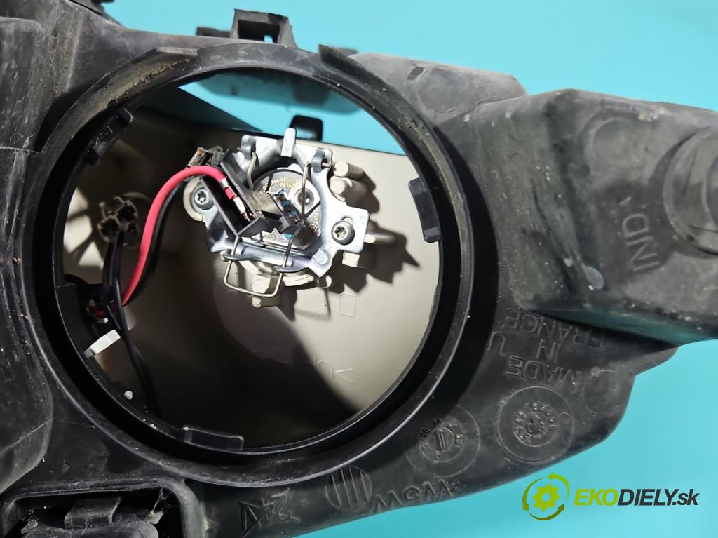 Peugeot 607 2.2 16V 158 HP automatic 116 kW 2230 cm3 4- Reflektor: pravý 9654670880 (Svetlo predné pravé)